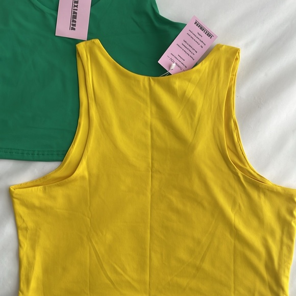 Athletic crop tops - Picture 3 of 3